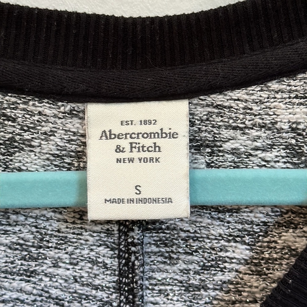Abercrombie & Fitch Sweater - Picture 2 of 4